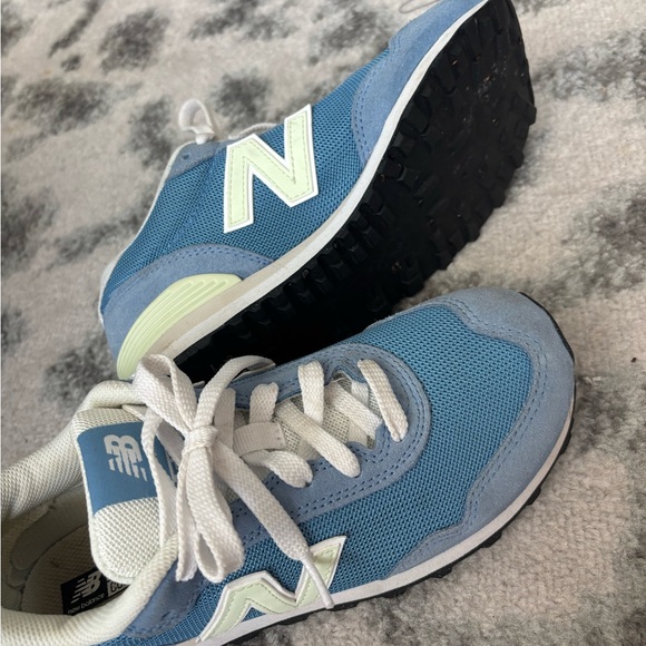 New Balance 515 Woman’s Retro Sneakers in Blue and White - Picture 4 of 10